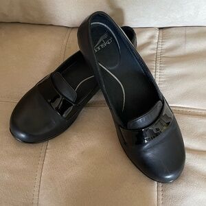 Dansko Oksana Black Leather - Women's 39/8-8.5